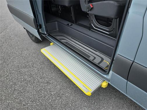 2025 Mercedes-Benz Sprinter 2500 144 WB Standard Roof Passenger