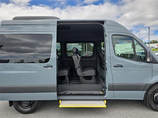 2025 Mercedes-Benz Sprinter 2500 144 WB Standard Roof Passenger