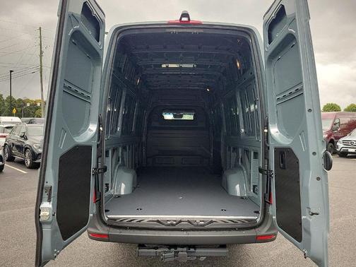 2024 Mercedes-Benz eSprinter 2500 170 WB High Roof Cargo