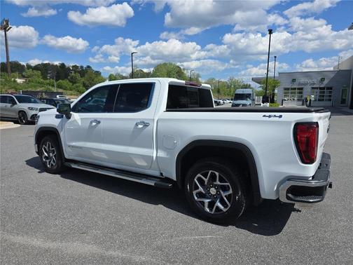 Summit White 2023 GMC Sierra 1500 SLT