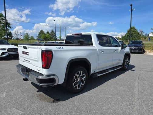 Summit White 2023 GMC Sierra 1500 SLT