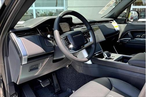 2025 Land Rover Range Rover P400 SE 7 Seat