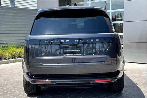 2025 Land Rover Range Rover P400 SE 7 Seat