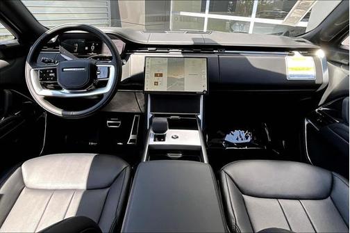 2025 Land Rover Range Rover P400 SE 7 Seat