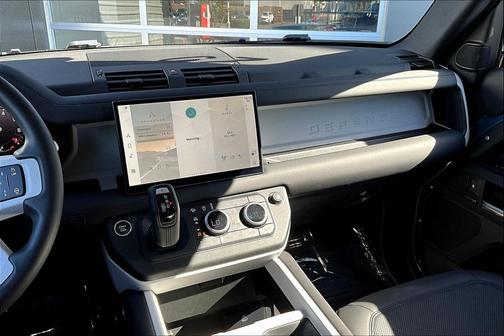 2025 Land Rover Defender 110 P300