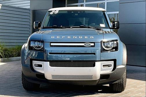 2025 Land Rover Defender 110 P300