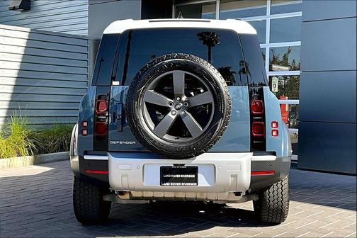 2025 Land Rover Defender 110 P300