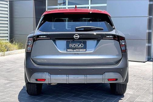 Gun Metallic/Scarlet Ember Tintcoat 2025 Nissan Kicks SV