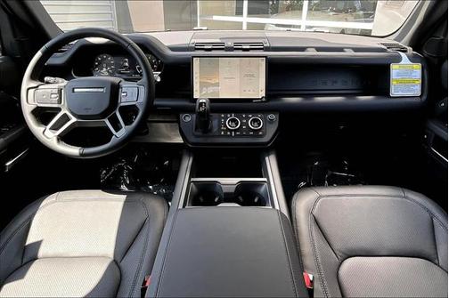 2025 Land Rover Defender 110 P400 S