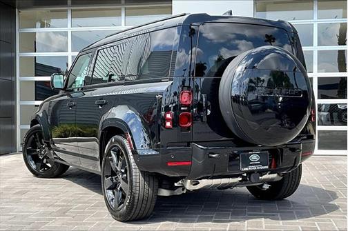 2025 Land Rover Defender 110 P400 X-Dynamic SE