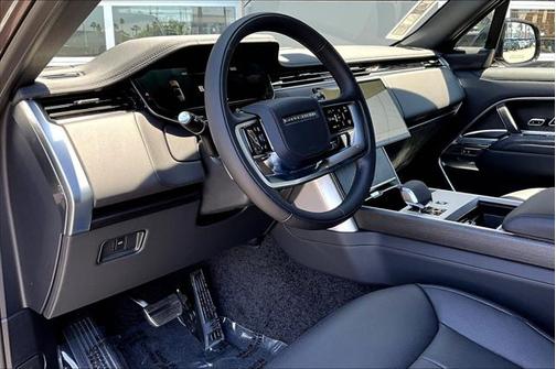 2025 Land Rover Range Rover P530 SE