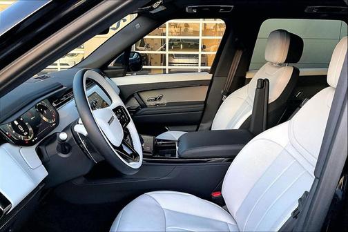 2025 Land Rover Range Rover Sport SE