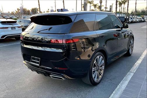 2025 Land Rover Range Rover Sport SE
