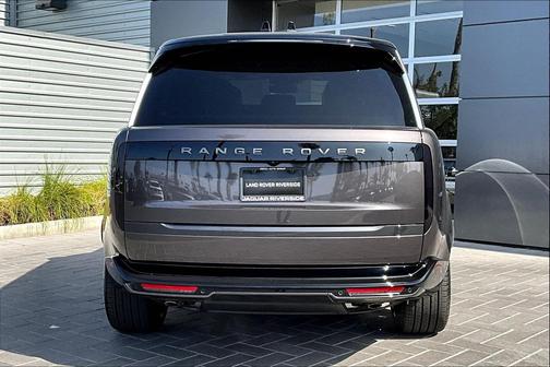 2025 Land Rover Range Rover P530 SE