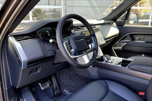 2025 Land Rover Range Rover P530 SE