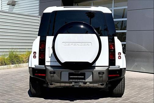 2025 Land Rover Defender 110 P400 X-Dynamic SE