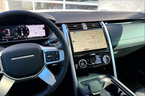 2024 Land Rover Discovery P300 S