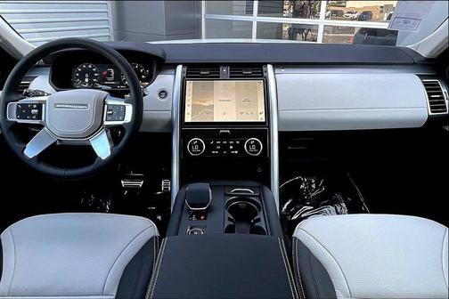 2025 Land Rover Discovery P300 Dynamic SE