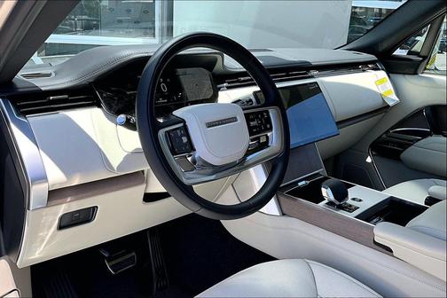 Gold 2026 Land Rover Range Rover P400 SE
