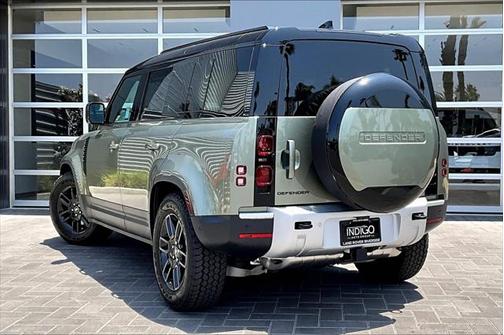 2025 Land Rover Defender 110 P300