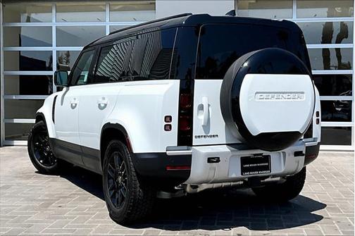 2025 Land Rover Defender 110 P300