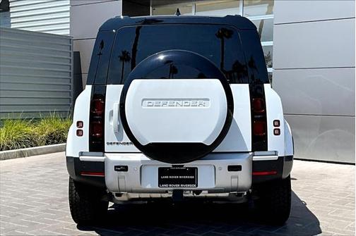 2025 Land Rover Defender 110 P300