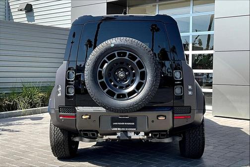 2025 Land Rover Defender V8