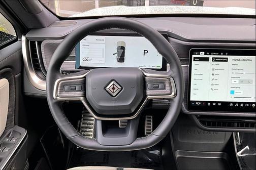 2025 Rivian R1S Premium Tri Motor Max Pack