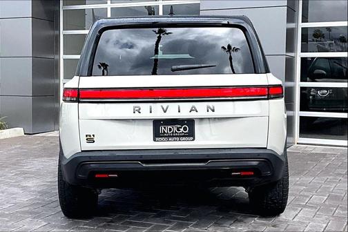 2025 Rivian R1S Premium Tri Motor Max Pack