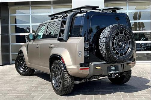 2025 Land Rover Defender 110 V8