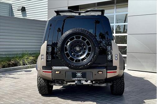 2025 Land Rover Defender 110 V8
