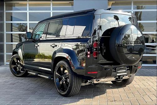 2025 Land Rover Defender 110 P400 X-Dynamic SE