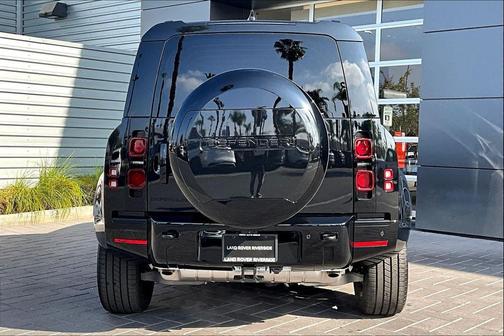 2025 Land Rover Defender 110 P400 X-Dynamic SE