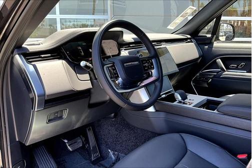 2025 Land Rover Range Rover P400 SE