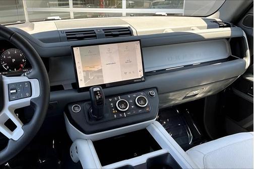 2025 Land Rover Defender 110 P300