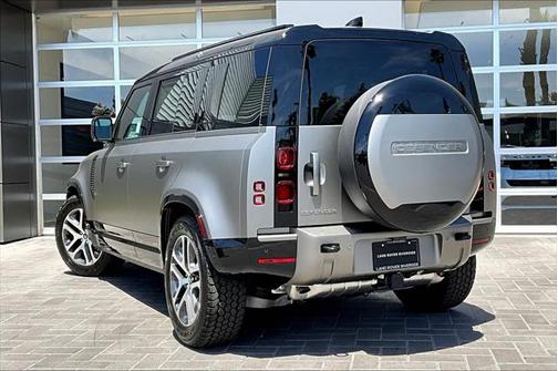 2025 Land Rover Defender 110 P400 X-Dynamic SE