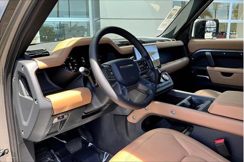 2025 Land Rover Defender 110 P400 X-Dynamic SE