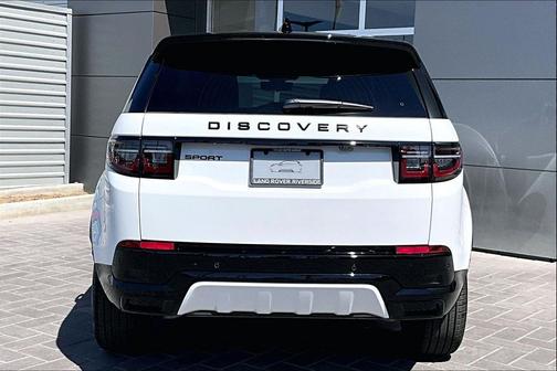 Fuji White 2026 Land Rover Discovery Sport Landmark