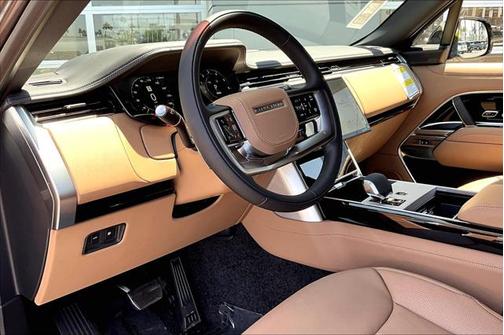 2025 Land Rover Range Rover P550e SE