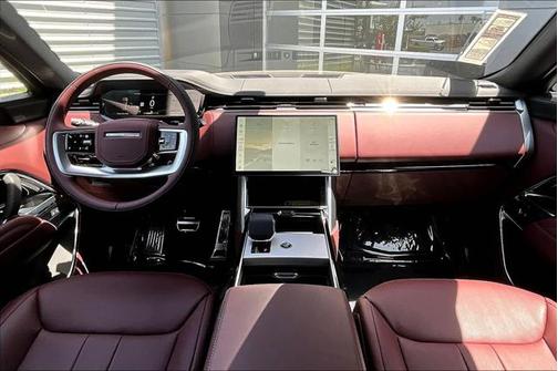 2025 Land Rover Range Rover P400 SE