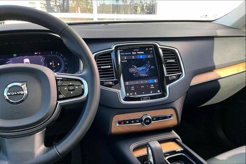 2024 Volvo XC90 B6 Plus Bright Theme 7-Seater