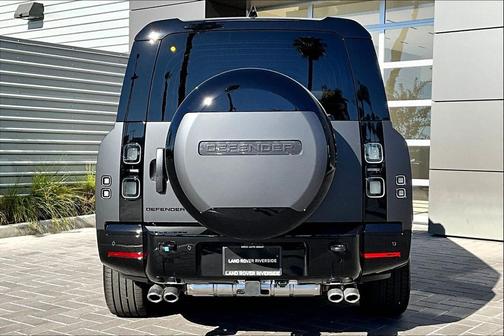 2026 Land Rover Defender V8