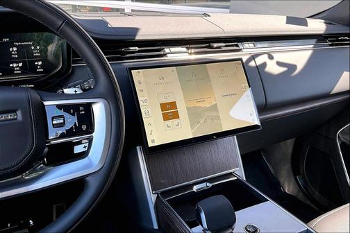 Fuji White 2025 Land Rover Range Rover P550e SE