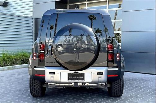 2025 Land Rover Defender 110 P300