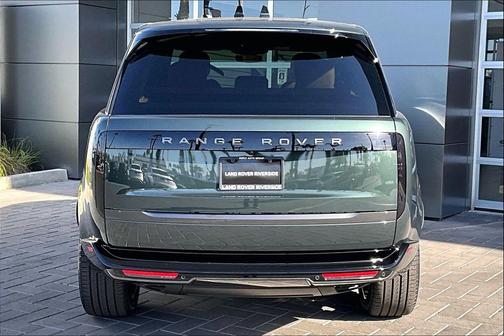 2026 Land Rover Range Rover P550e SE