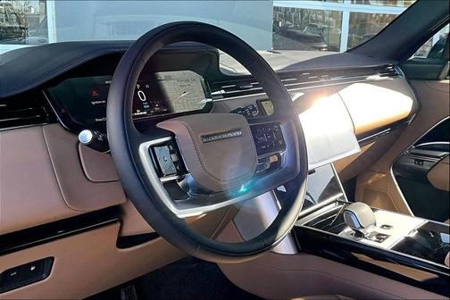 2026 Land Rover Range Rover P550e SE