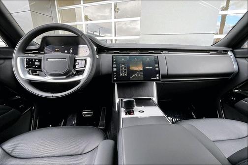 2026 Land Rover Range Rover P615 SV