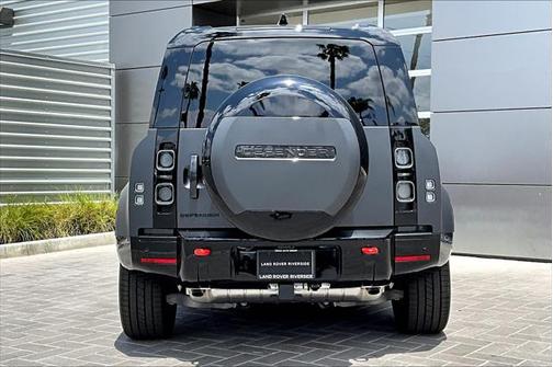 2025 Land Rover Defender 110 P400 X