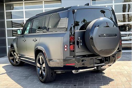 2025 Land Rover Defender 130 P400 X-Dynamic SE