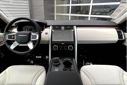 2025 Land Rover Discovery P300 Dynamic SE